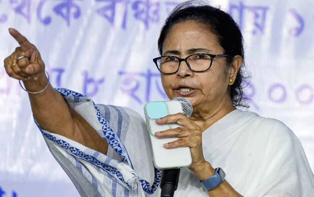 ঐ চক্রবর্তীর স্ত্রীও তো চিরকুটে চাকরি পেয়েছিলেন-মমতা