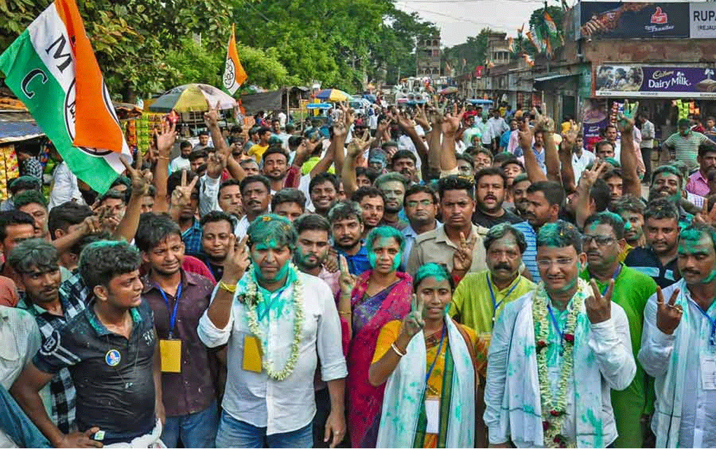 তৃণমূলের দখলে, প্রায় ৮০ শতাংশ গ্রাম পঞ্চায়েতই,  ঝুলিতে প্রায় সব  সমিতিও