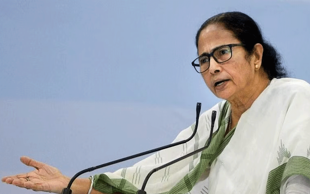 ছাত্র-ছাত্রীদের অ্যাকাউন্টে  ১০ হাজার টাকা : মমতা