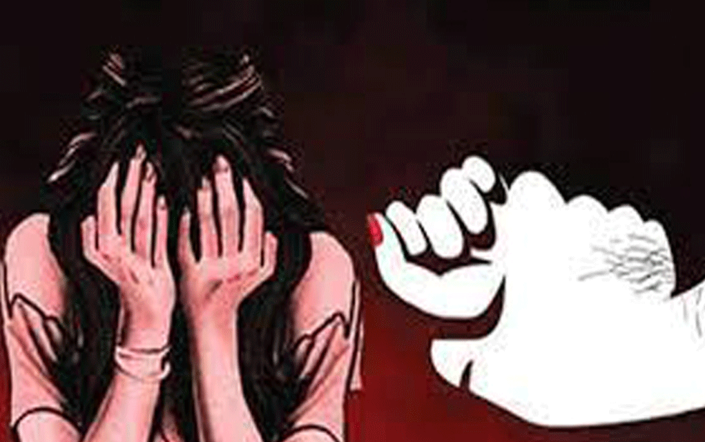 শ্লীলতাহানি ও মারধরের অভিযোগ