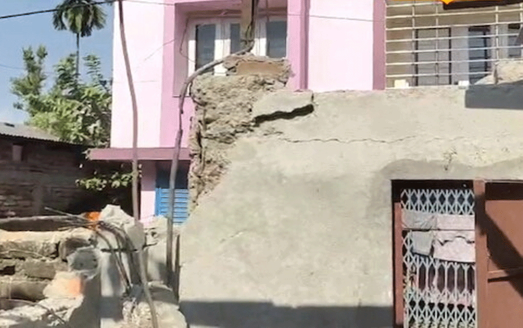 অবৈধ নির্মাণ ভাঙল পুরসভা
