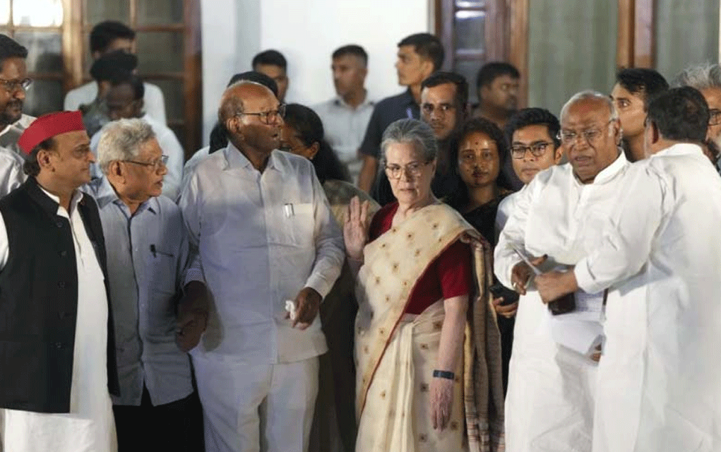 ‘ইন্ডিয়া’র  সিদ্ধান্ত  ঐক্যবদ্ধ বিরোধী হিসাবেই সংসদে দায়িত্ব পালনের