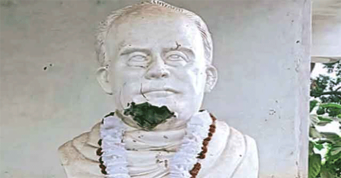 আবক্ষমূর্তিতে চিবুক ভাঙল বিদ্যাসাগরের, নিন্দার ঝড় ইটাহারে
