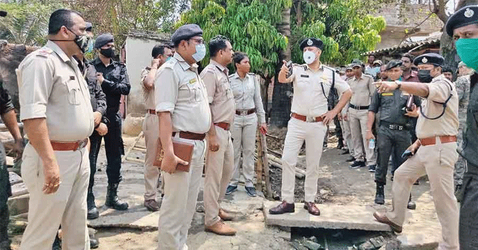 Banarhat | বানারহাটে এক পরিবারের তিন সদস্যের রহস্যমৃত্যু, শোকস্তব্ধ এলাকা