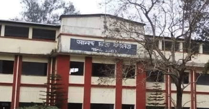 Jalpaiguri District School  | সাত মাস পর ১২০ টাকায় ডায়েরি বিক্রির অভিযোগ, জলপাইগুড়ি জেলা স্কুলে বিক্ষোভে অভিভাবকরা