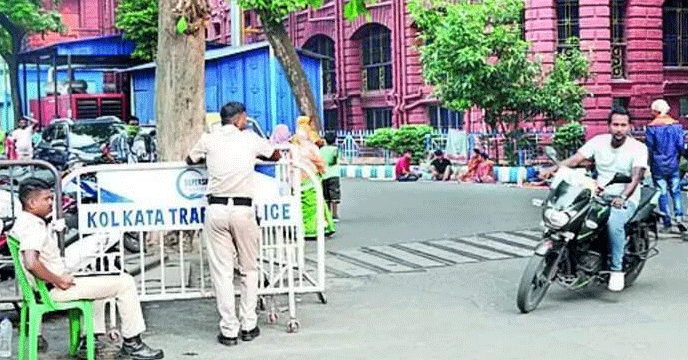 SiliguriKolkata | ‘স্যর না থাকলে লালবাতি জ্বালাবেন না’, শিলিগুড়ি ও কলকাতায় ট্রাফিক পুলিশের মুখে নতুন মন্ত্রীরা!